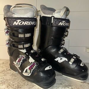 Nordica Ski Boots Size 24.5 (7.5-8 Women’s)